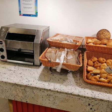 Hotel Apartments Villaggio Dei Fiori 4 Stars Luxury - Great Family Resort - Pet Friendly - With Hypermarket - Delivery Restaurant-Pizzeria - Room Breakfast With Supplement - Ultra Fast Wi-Fi - Play Area For Children - Olympic Swimming Pool - Parking Caorle Buitenkant foto