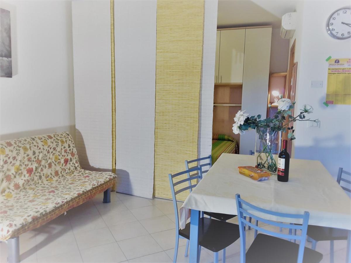 Hotel Apartments Villaggio Dei Fiori 4 Stars Luxury - Great Family Resort - Pet Friendly - With Hypermarket - Delivery Restaurant-Pizzeria - Room Breakfast With Supplement - Ultra Fast Wi-Fi - Play Area For Children - Olympic Swimming Pool - Parking Caorle Buitenkant foto