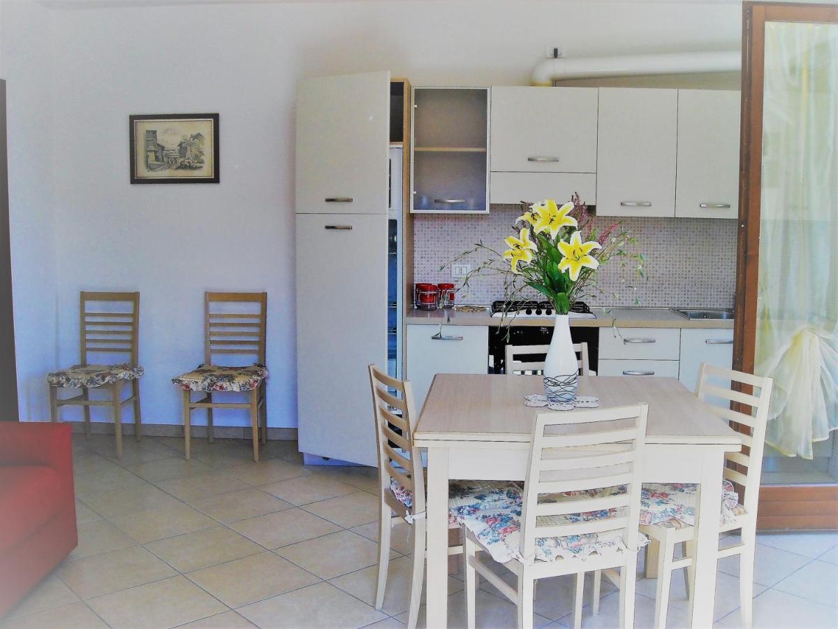Hotel Apartments Villaggio Dei Fiori 4 Stars Luxury - Great Family Resort - Pet Friendly - With Hypermarket - Delivery Restaurant-Pizzeria - Room Breakfast With Supplement - Ultra Fast Wi-Fi - Play Area For Children - Olympic Swimming Pool - Parking Caorle Buitenkant foto