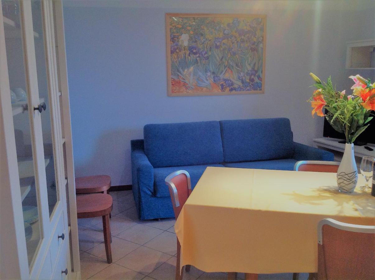 Hotel Apartments Villaggio Dei Fiori 4 Stars Luxury - Great Family Resort - Pet Friendly - With Hypermarket - Delivery Restaurant-Pizzeria - Room Breakfast With Supplement - Ultra Fast Wi-Fi - Play Area For Children - Olympic Swimming Pool - Parking Caorle Buitenkant foto