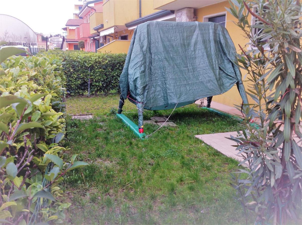 Hotel Apartments Villaggio Dei Fiori 4 Stars Luxury - Great Family Resort - Pet Friendly - With Hypermarket - Delivery Restaurant-Pizzeria - Room Breakfast With Supplement - Ultra Fast Wi-Fi - Play Area For Children - Olympic Swimming Pool - Parking Caorle Buitenkant foto
