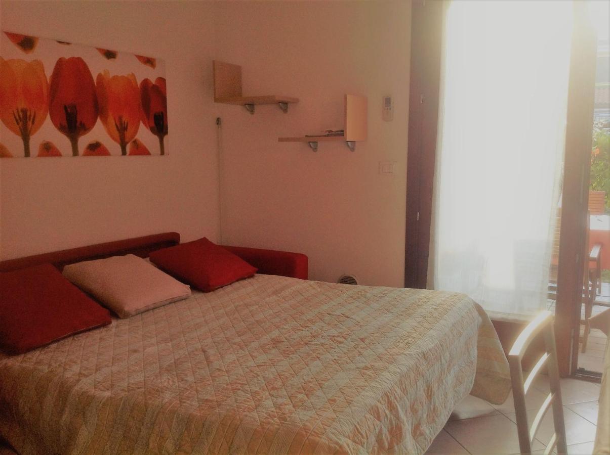 Hotel Apartments Villaggio Dei Fiori 4 Stars Luxury - Great Family Resort - Pet Friendly - With Hypermarket - Delivery Restaurant-Pizzeria - Room Breakfast With Supplement - Ultra Fast Wi-Fi - Play Area For Children - Olympic Swimming Pool - Parking Caorle Buitenkant foto
