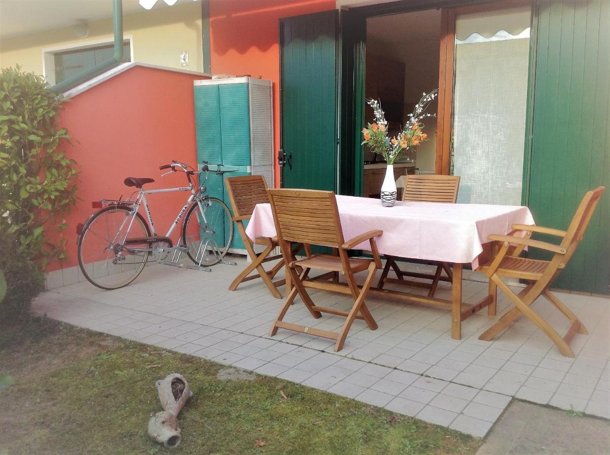 Hotel Apartments Villaggio Dei Fiori 4 Stars Luxury - Great Family Resort - Pet Friendly - With Hypermarket - Delivery Restaurant-Pizzeria - Room Breakfast With Supplement - Ultra Fast Wi-Fi - Play Area For Children - Olympic Swimming Pool - Parking Caorle Buitenkant foto