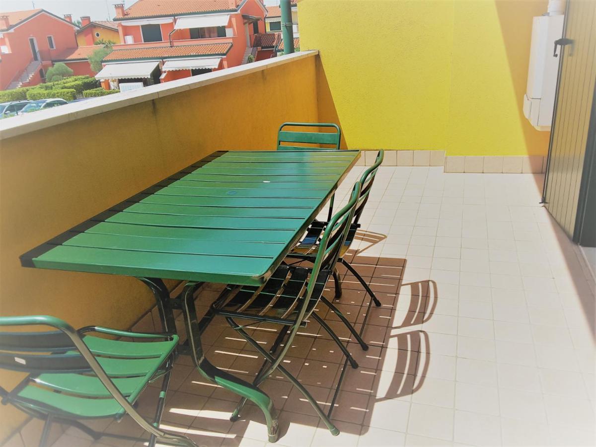 Hotel Apartments Villaggio Dei Fiori 4 Stars Luxury - Great Family Resort - Pet Friendly - With Hypermarket - Delivery Restaurant-Pizzeria - Room Breakfast With Supplement - Ultra Fast Wi-Fi - Play Area For Children - Olympic Swimming Pool - Parking Caorle Buitenkant foto