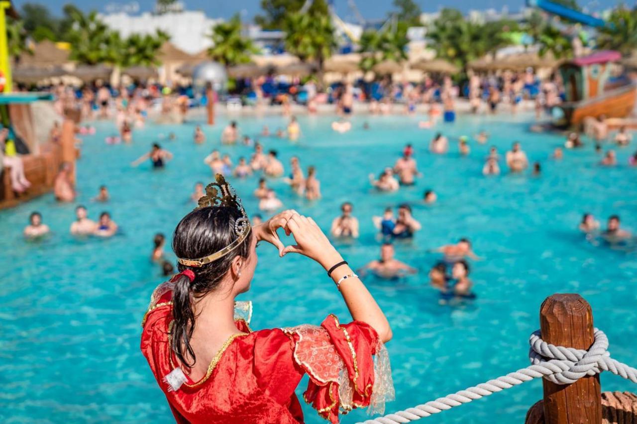 Hotel Apartments Villaggio Dei Fiori 4 Stars Luxury - Great Family Resort - Pet Friendly - With Hypermarket - Delivery Restaurant-Pizzeria - Room Breakfast With Supplement - Ultra Fast Wi-Fi - Play Area For Children - Olympic Swimming Pool - Parking Caorle Buitenkant foto