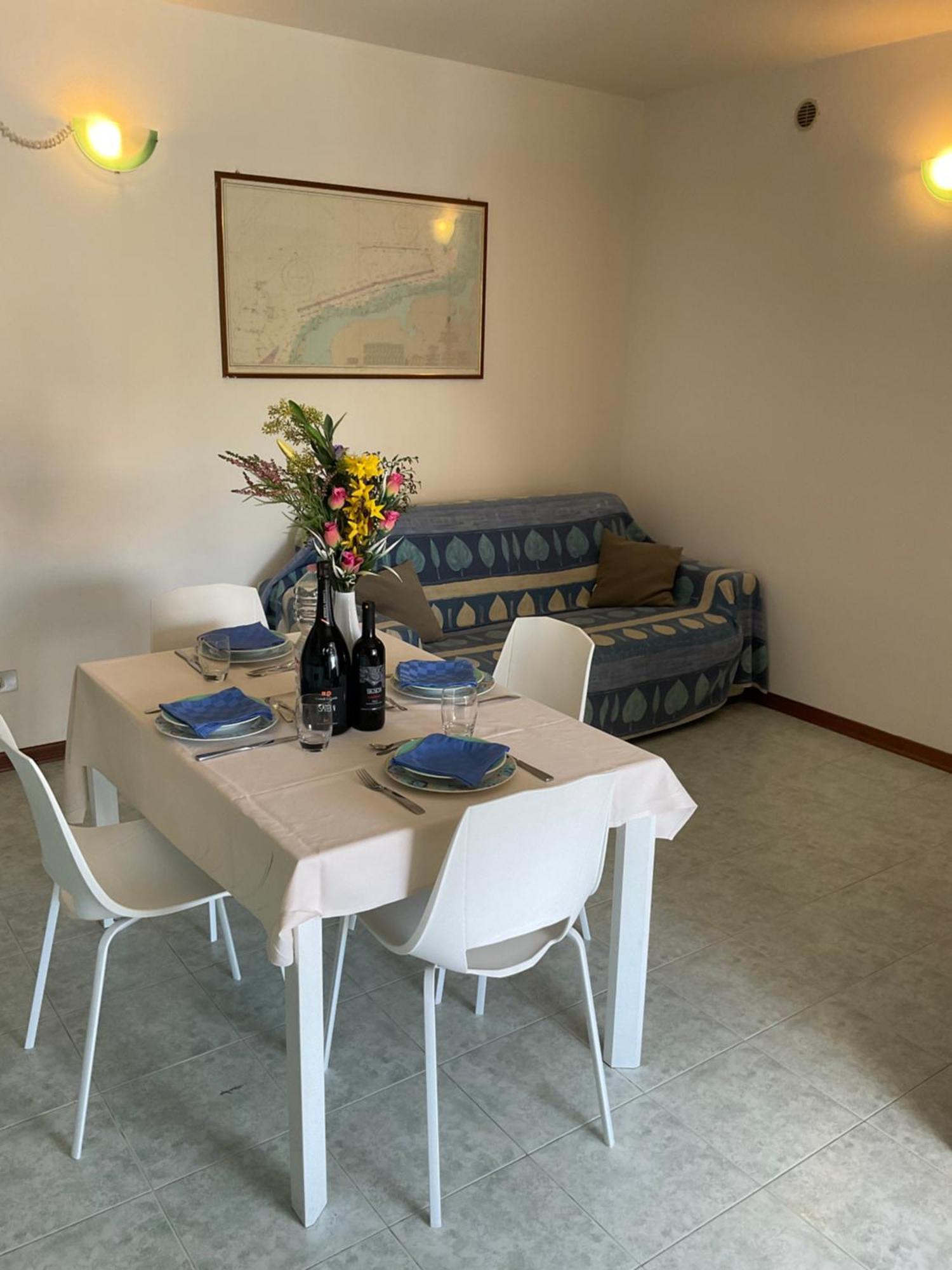 Hotel Apartments Villaggio Dei Fiori 4 Stars Luxury - Great Family Resort - Pet Friendly - With Hypermarket - Delivery Restaurant-Pizzeria - Room Breakfast With Supplement - Ultra Fast Wi-Fi - Play Area For Children - Olympic Swimming Pool - Parking Caorle Buitenkant foto