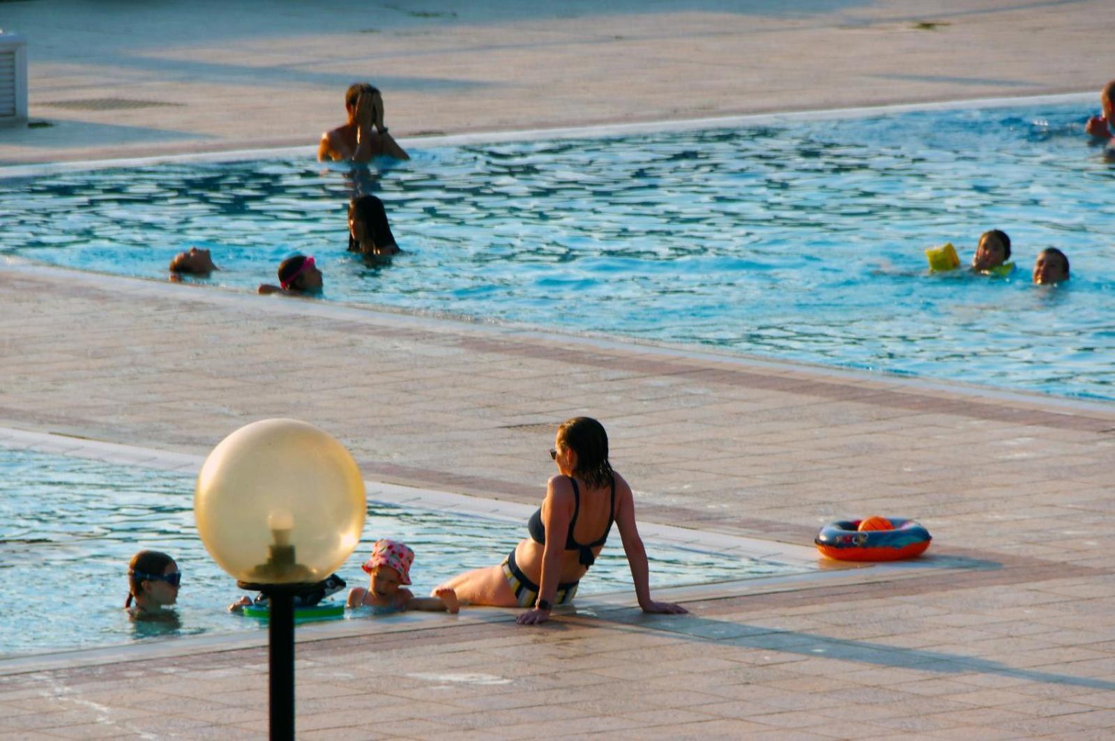 Hotel Apartments Villaggio Dei Fiori 4 Stars Luxury - Great Family Resort - Pet Friendly - With Hypermarket - Delivery Restaurant-Pizzeria - Room Breakfast With Supplement - Ultra Fast Wi-Fi - Play Area For Children - Olympic Swimming Pool - Parking Caorle Buitenkant foto