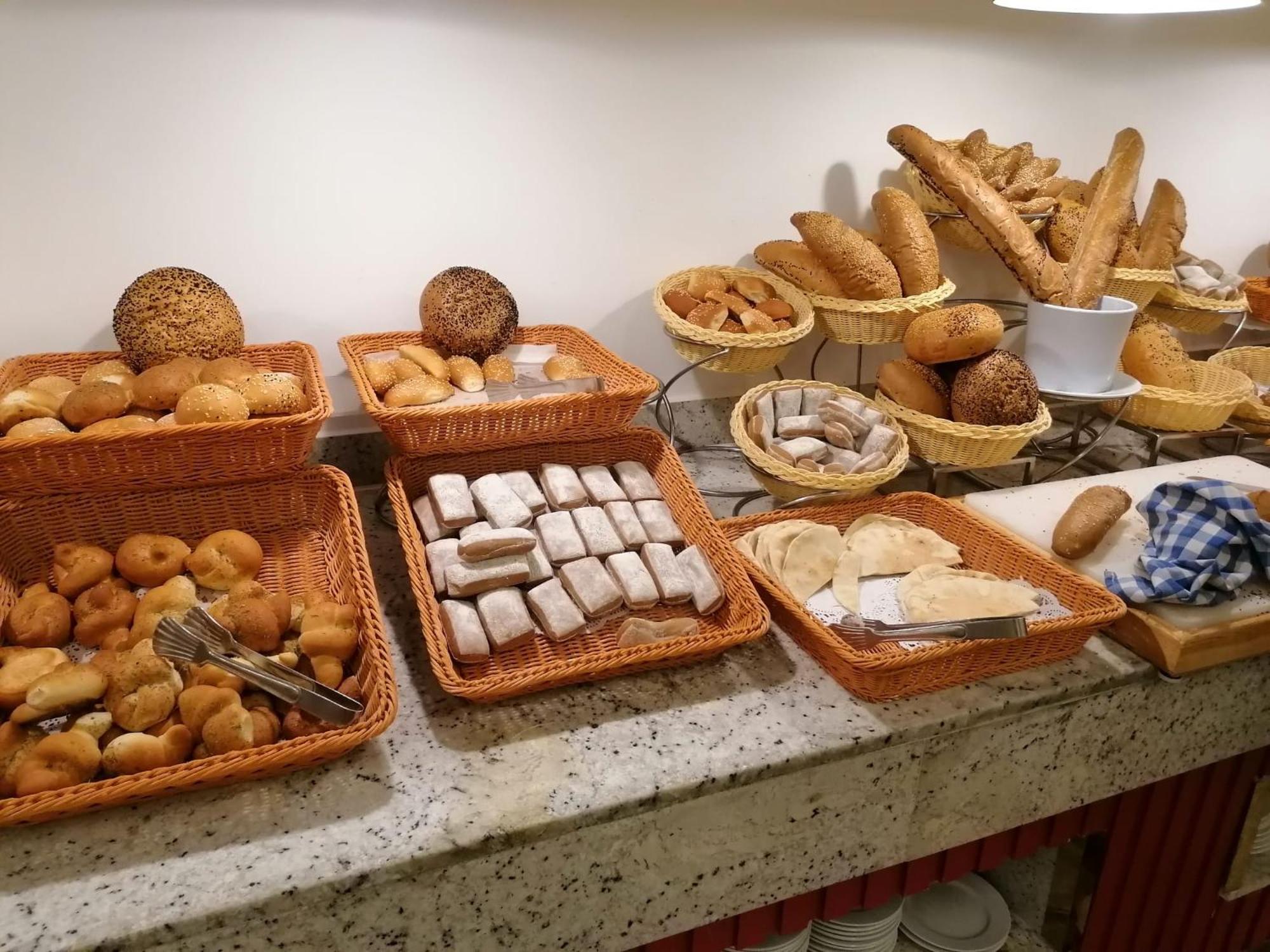 Hotel Apartments Villaggio Dei Fiori 4 Stars Luxury - Great Family Resort - Pet Friendly - With Hypermarket - Delivery Restaurant-Pizzeria - Room Breakfast With Supplement - Ultra Fast Wi-Fi - Play Area For Children - Olympic Swimming Pool - Parking Caorle Buitenkant foto
