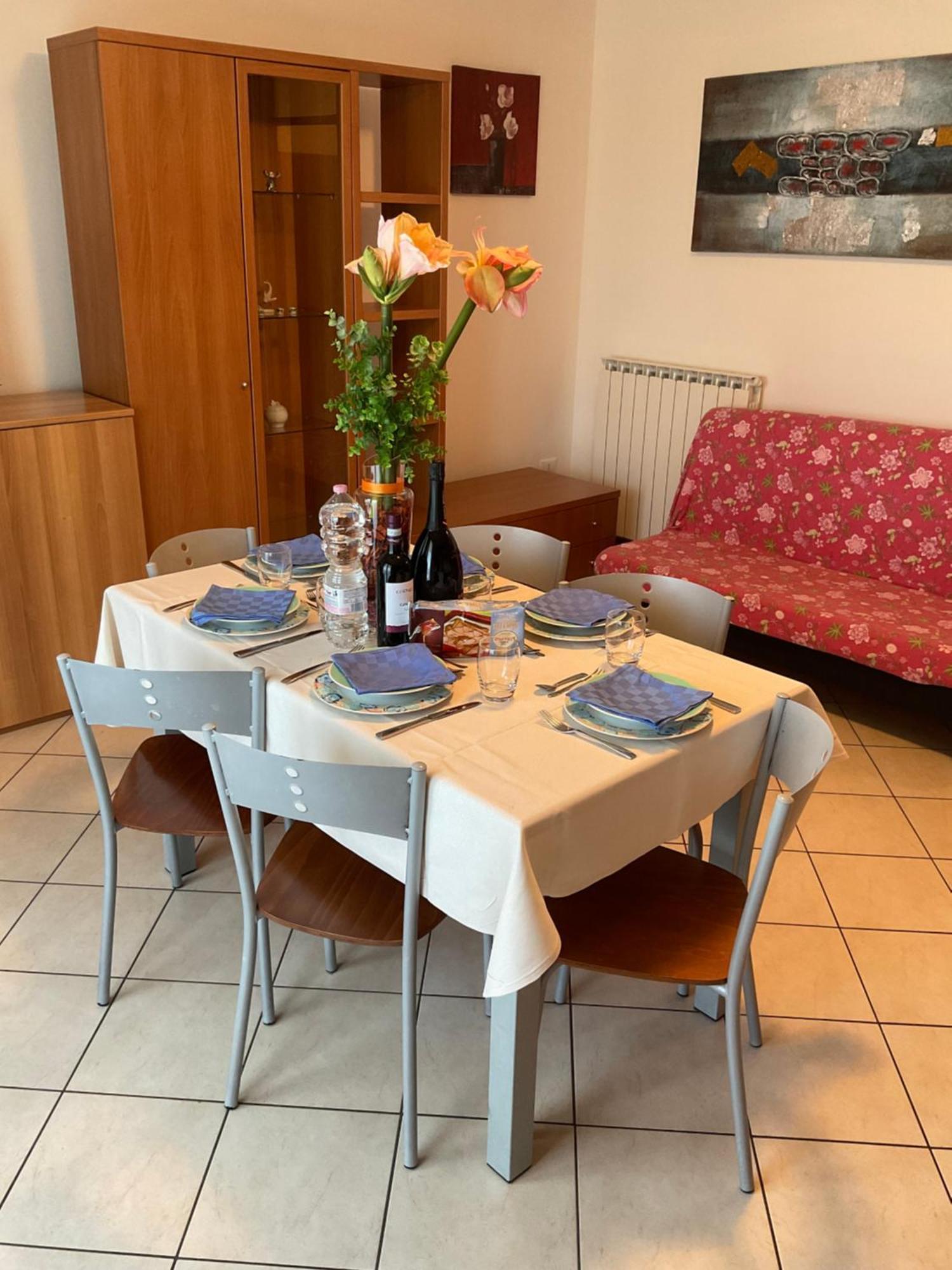 Hotel Apartments Villaggio Dei Fiori 4 Stars Luxury - Great Family Resort - Pet Friendly - With Hypermarket - Delivery Restaurant-Pizzeria - Room Breakfast With Supplement - Ultra Fast Wi-Fi - Play Area For Children - Olympic Swimming Pool - Parking Caorle Buitenkant foto