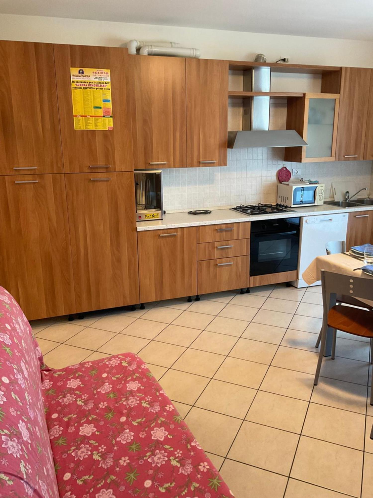 Hotel Apartments Villaggio Dei Fiori 4 Stars Luxury - Great Family Resort - Pet Friendly - With Hypermarket - Delivery Restaurant-Pizzeria - Room Breakfast With Supplement - Ultra Fast Wi-Fi - Play Area For Children - Olympic Swimming Pool - Parking Caorle Buitenkant foto
