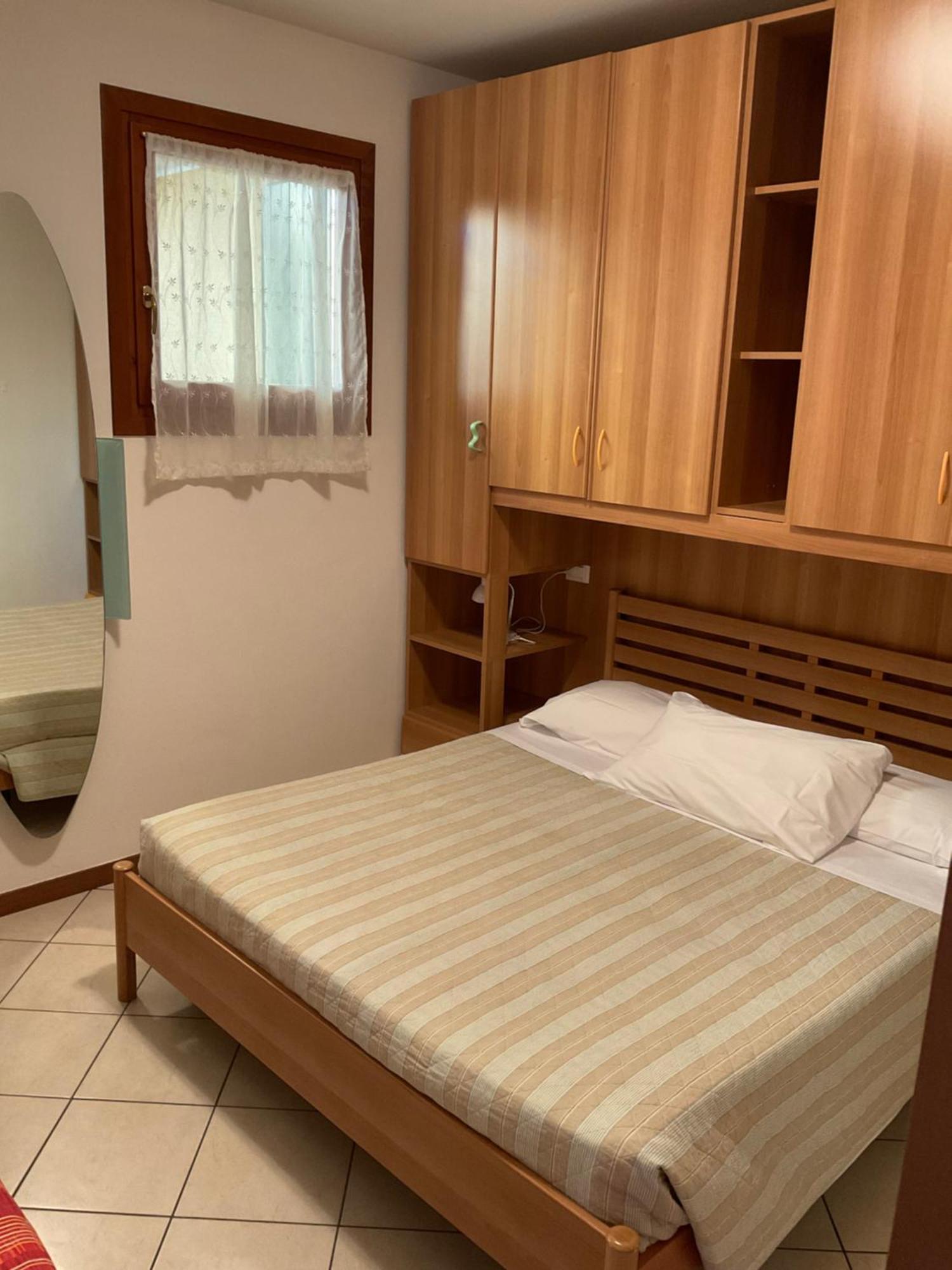 Hotel Apartments Villaggio Dei Fiori 4 Stars Luxury - Great Family Resort - Pet Friendly - With Hypermarket - Delivery Restaurant-Pizzeria - Room Breakfast With Supplement - Ultra Fast Wi-Fi - Play Area For Children - Olympic Swimming Pool - Parking Caorle Buitenkant foto