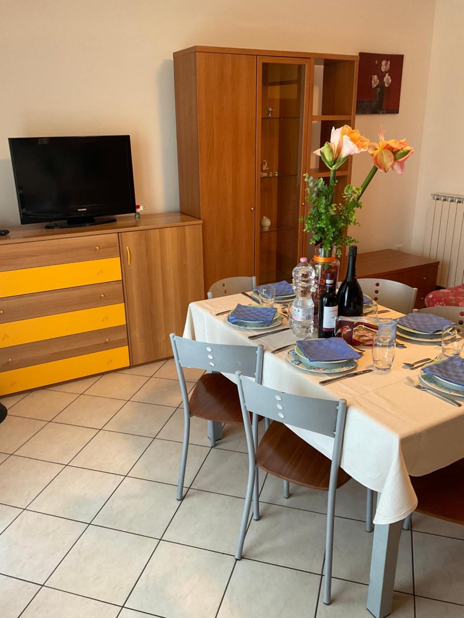 Hotel Apartments Villaggio Dei Fiori 4 Stars Luxury - Great Family Resort - Pet Friendly - With Hypermarket - Delivery Restaurant-Pizzeria - Room Breakfast With Supplement - Ultra Fast Wi-Fi - Play Area For Children - Olympic Swimming Pool - Parking Caorle Buitenkant foto