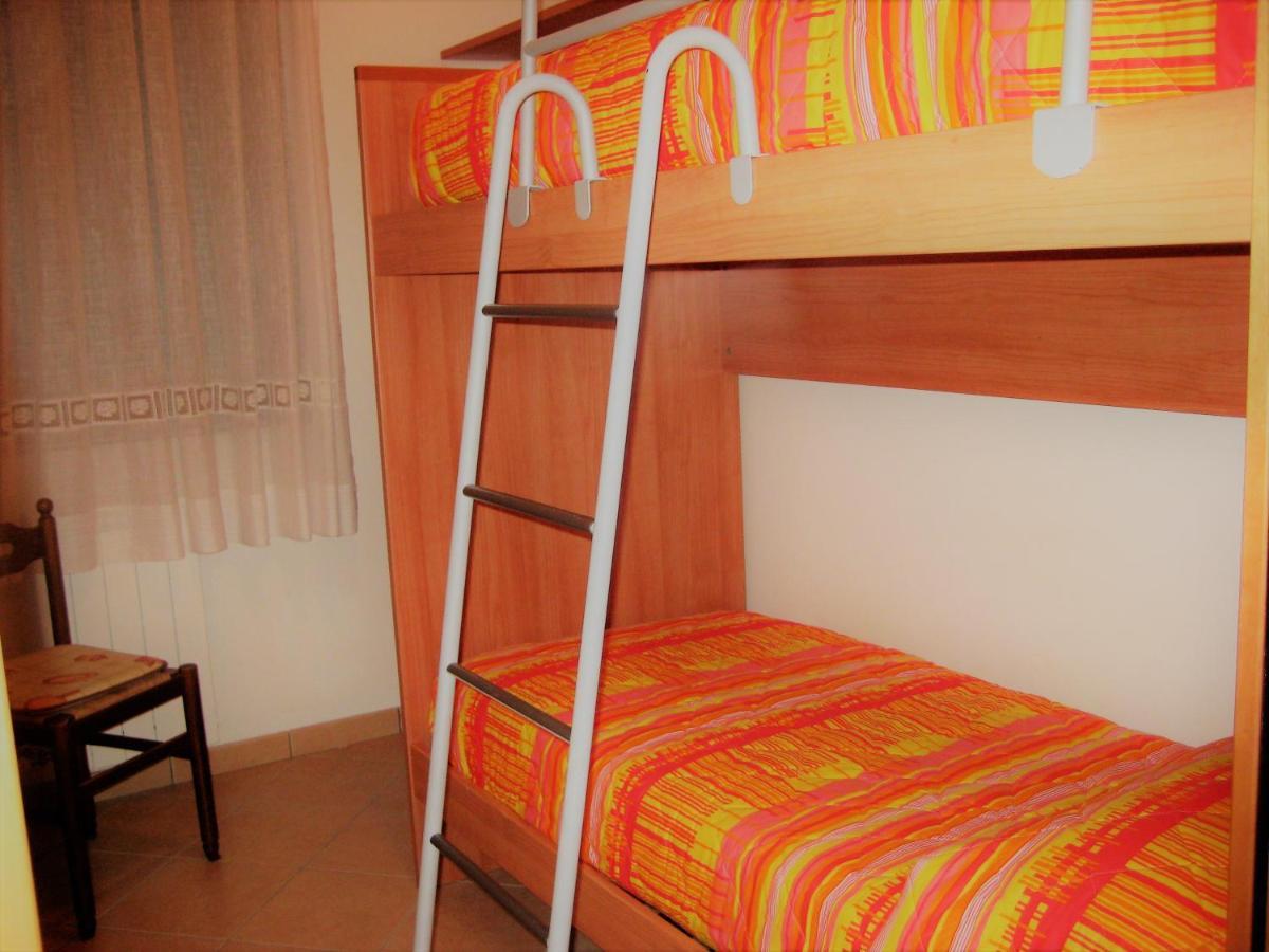 Hotel Apartments Villaggio Dei Fiori 4 Stars Luxury - Great Family Resort - Pet Friendly - With Hypermarket - Delivery Restaurant-Pizzeria - Room Breakfast With Supplement - Ultra Fast Wi-Fi - Play Area For Children - Olympic Swimming Pool - Parking Caorle Buitenkant foto